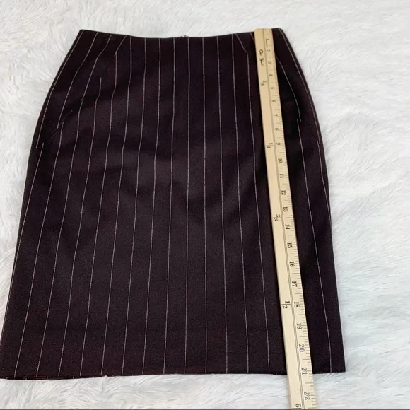 Theory Striped wool blend knee length pencil skirt in brown workwear - Picture 4 of 12
